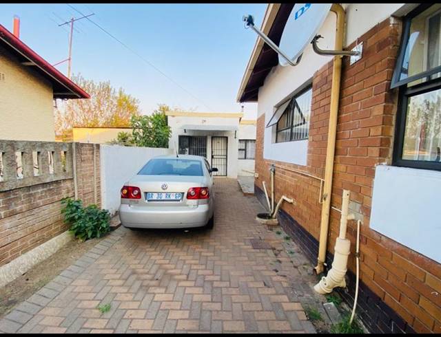 7 BEDROOM HOUSE FOR SALE IN GERMISTON STATION